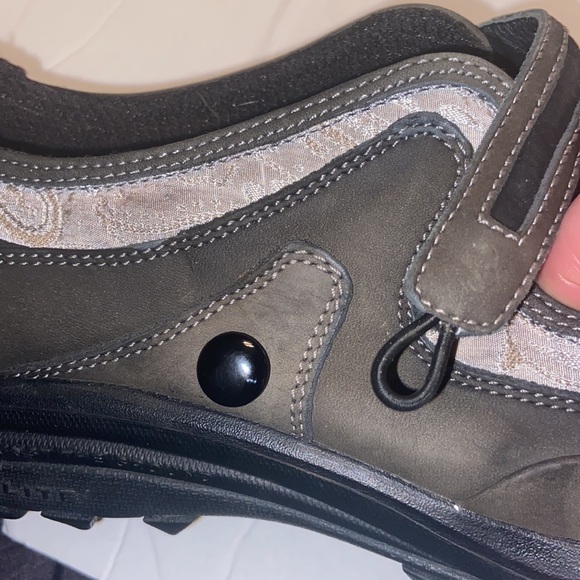 Go Lite olive green washable Mary Jane shoes size 9 - Picture 10 of 12